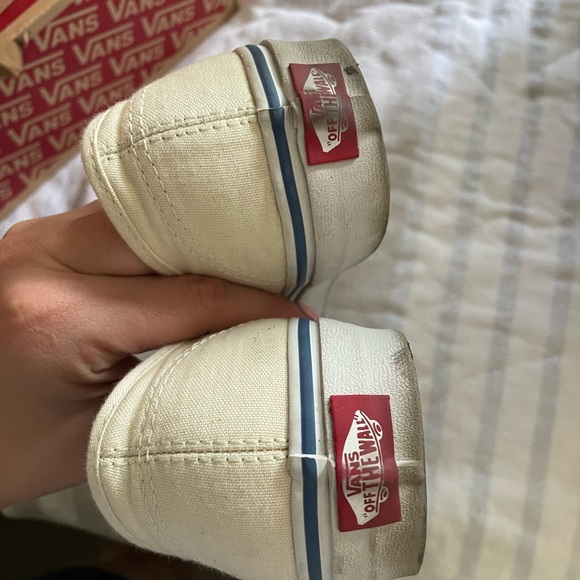 Vans - Picture 2 of 4